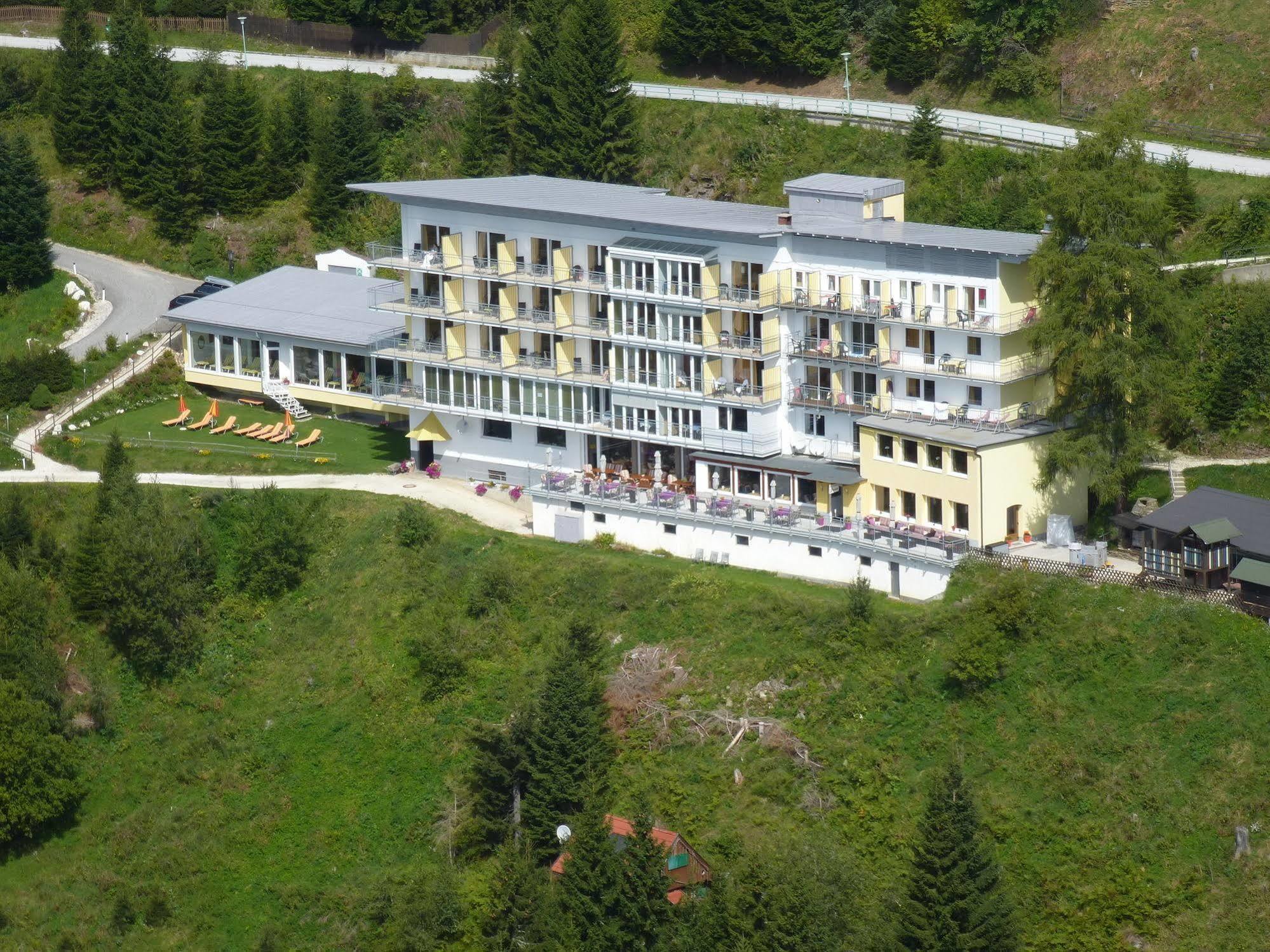 Sonnenhotel Zaubek Treffen Exterior foto